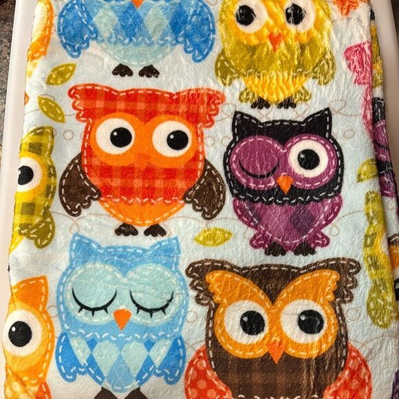 OWL THROW BLANKET - Picture 1 of 6